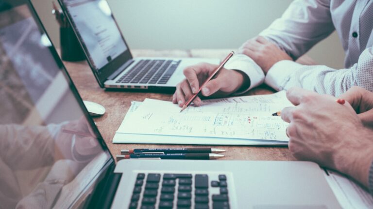 経理・事務をAIに任せたら、仕事はどう変わるか｜CODEVISIONが自社で試した業務の分け方