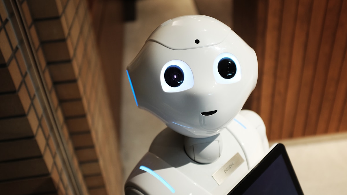 【2026年版】沖縄の中小企業が今すぐ使える無料AIツール10選